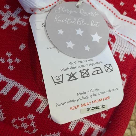 Red Holiday Blanket with White Reindeer Pattern kids - Picture 5 of 13